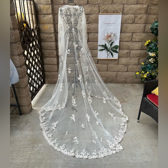 DAVID'S BRIDAL COLLECTION 14W Wedding Dress with Beaded Lace Jacket STYLE#V8835 - Picture 14 of 15